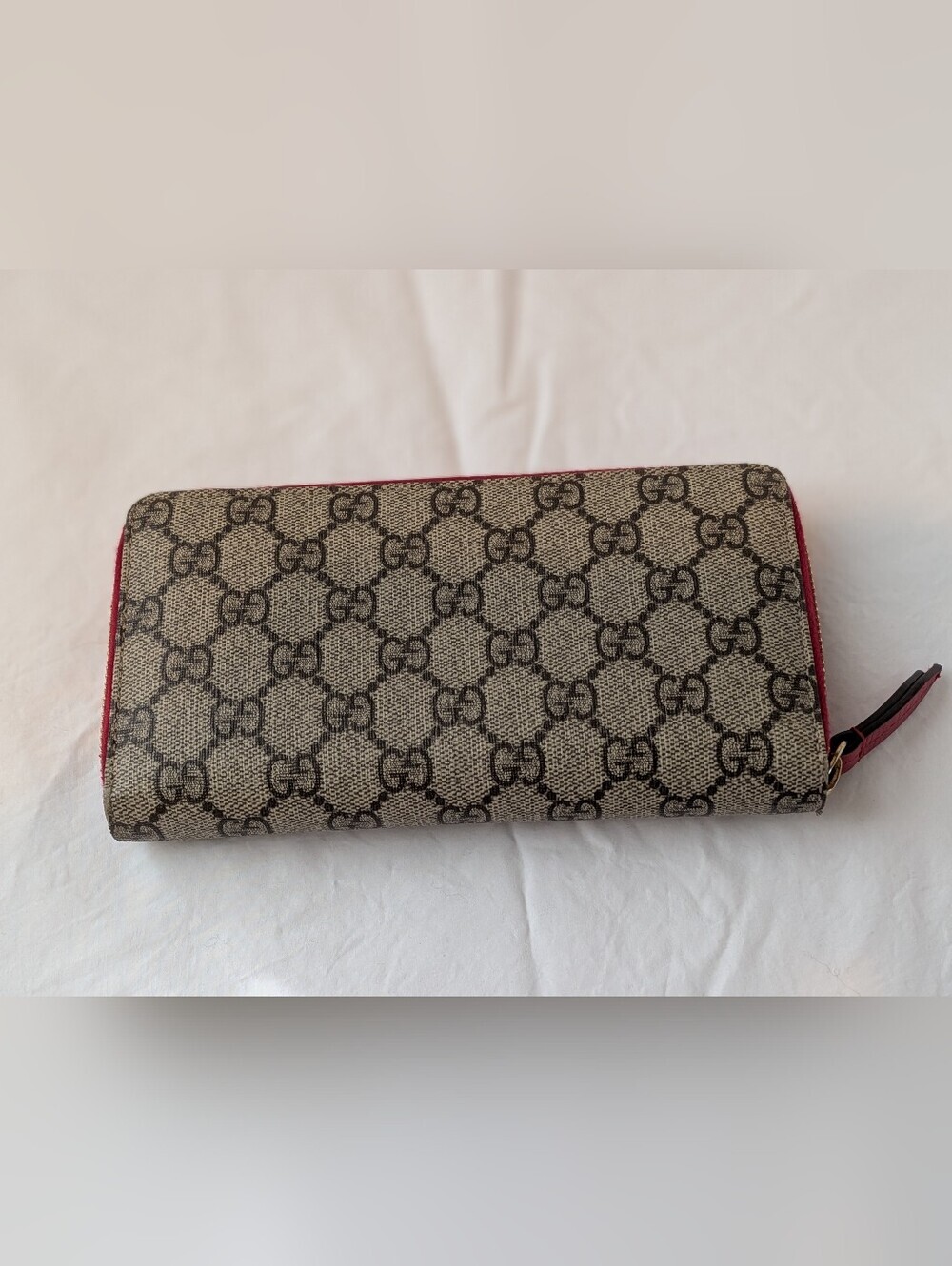 Gucci Beige/Red GG Supreme Limited Edition Bosco Patch Zip Around Wallet - Picture 2 of 6